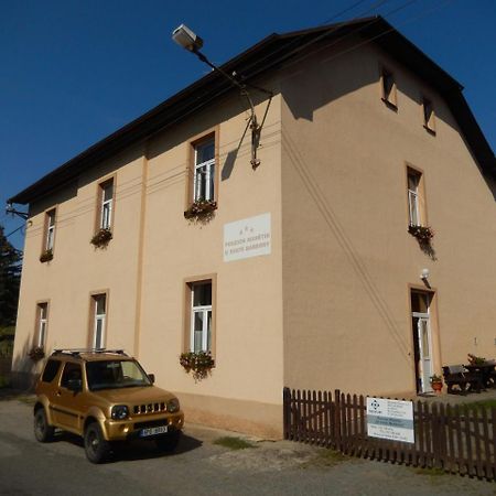Hotel Penzion Manetin U Sv. Barbory Esterno foto