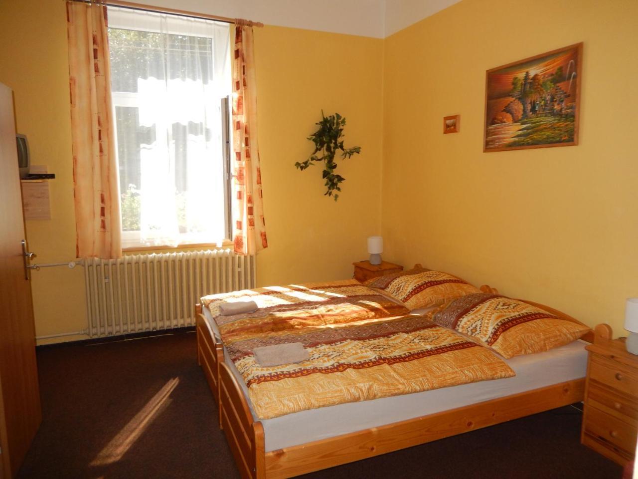 Hotel Penzion Manetin U Sv. Barbory Esterno foto
