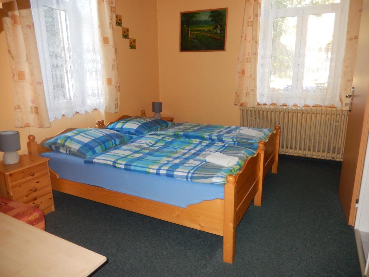 Hotel Penzion Manetin U Sv. Barbory Esterno foto